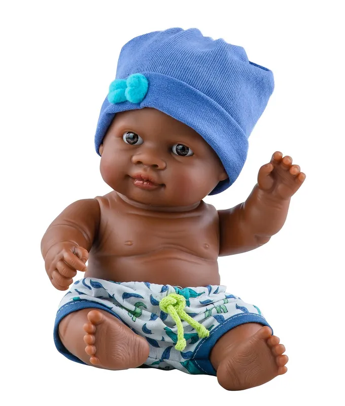 Пупс Paola Reina Олмо 22 см — сидит на белом фоне