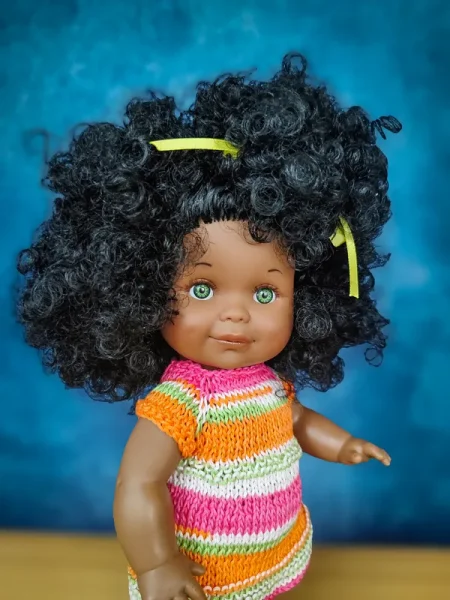 Lamagik Бетти улыбка и кудри на синем фоне