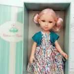 Кукла Августа в коробке крупным планом